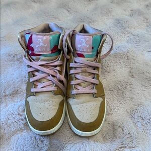 Nike Air Jordan 1 Mid GG 'Lola Bunny' size 6Y